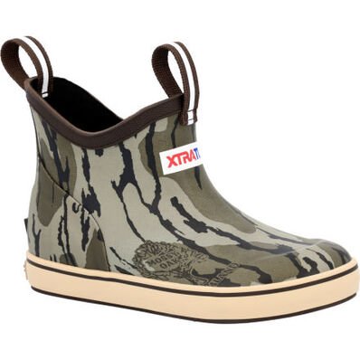 Load image into Gallery viewer, Xtratuf Kid&#39;s Ankle Deck Boot in the color Bottomland.
